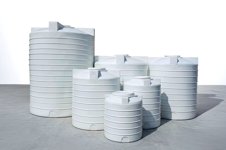 Vertical polyethylene tanks